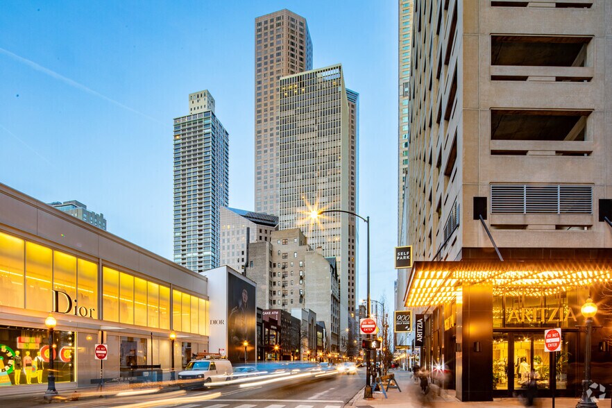 100 E Walton St, Chicago, IL à vendre - Photo principale – Image 1 sur 1
