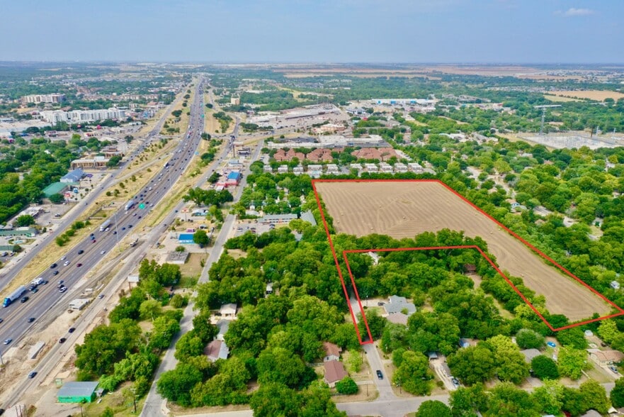 000 Smith Lane, San Marcos, TX à vendre - Photo principale – Image 1 sur 6