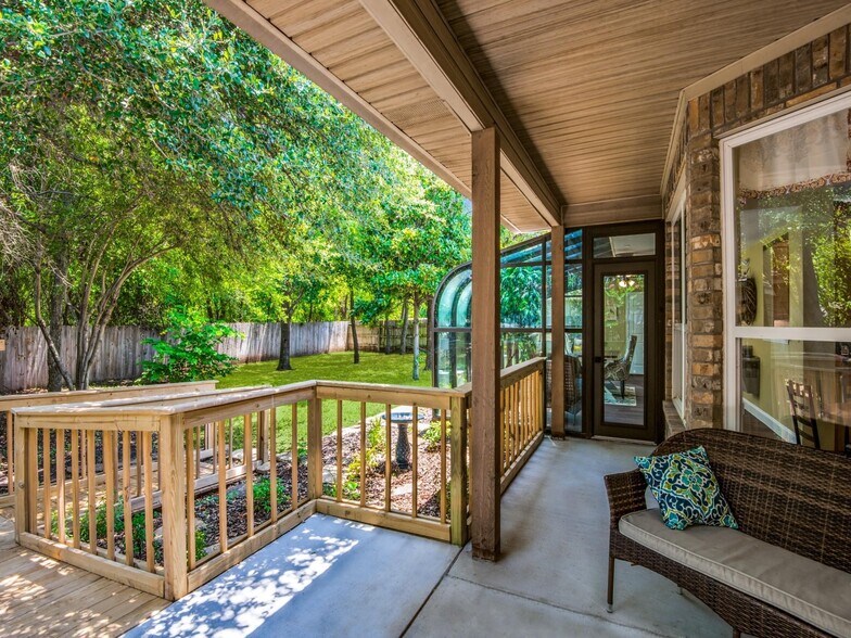 355 Hillbend Dr, Keller, TX à vendre - Photo de l’immeuble – Image 1 sur 9