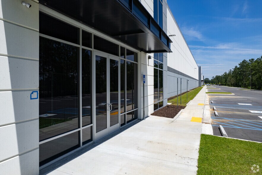Jimmy Deloach Blvd, Bloomingdale, GA à louer - Photo de l’immeuble – Image 3 sur 5