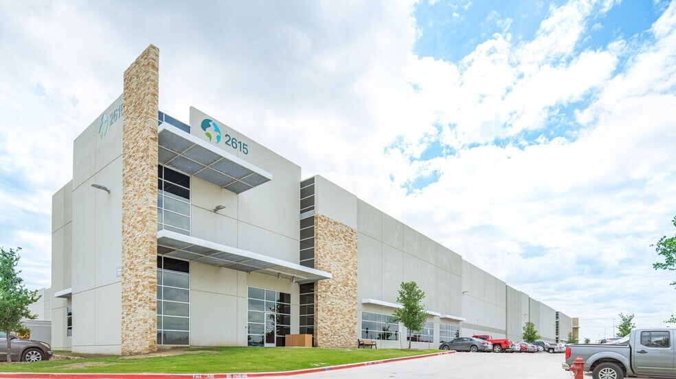 2615 Gifford St, Grand Prairie, TX à louer - Photo de l’immeuble – Image 3 sur 10