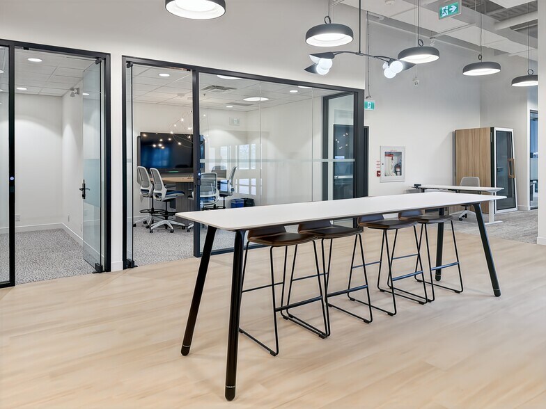 70 Melvin Robson Av, Aurora, ON à louer - Photo de l’immeuble – Image 1 sur 9