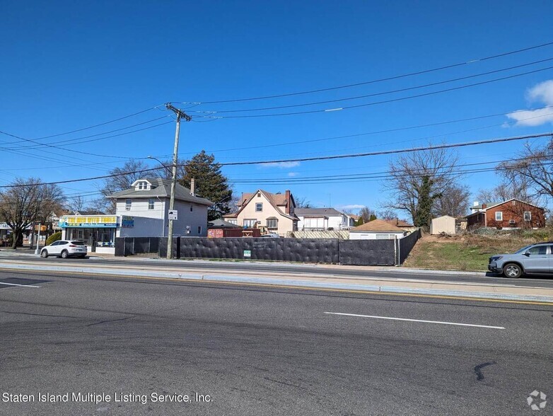 4185 Hylan Blvd, Staten Island, NY à louer - Photo principale – Image 1 sur 3