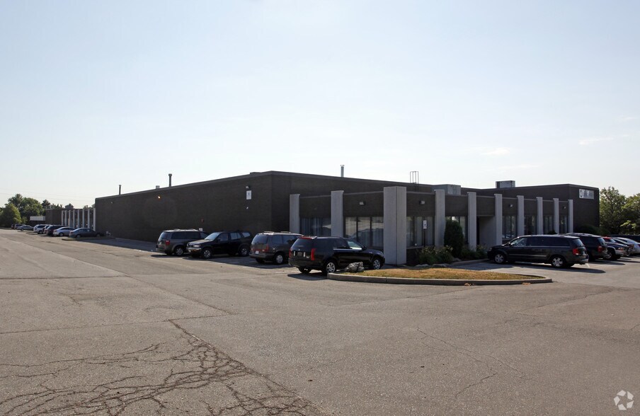 5448 Timberlea Blvd, Mississauga, ON à louer - Photo de l’immeuble – Image 2 sur 2