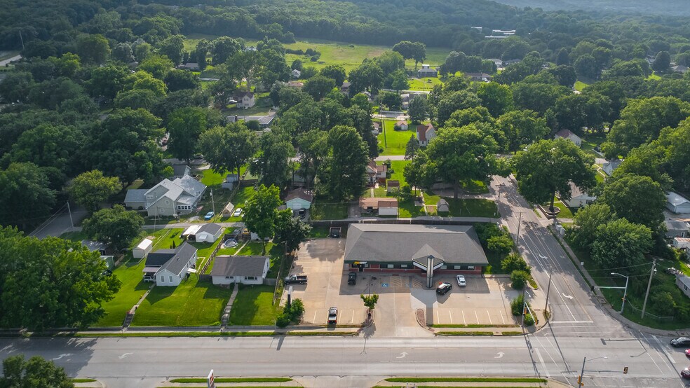 1700 S 10th Ave, Leavenworth, KS à louer - Aérien – Image 2 sur 7