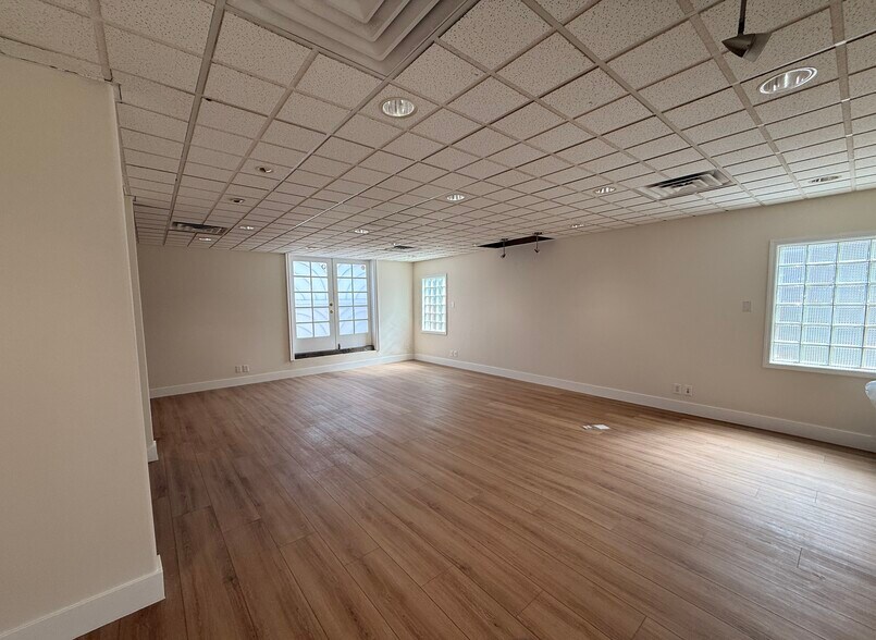 11326 Ventura Blvd, Studio City, CA à louer - Photo de l’immeuble – Image 2 sur 7