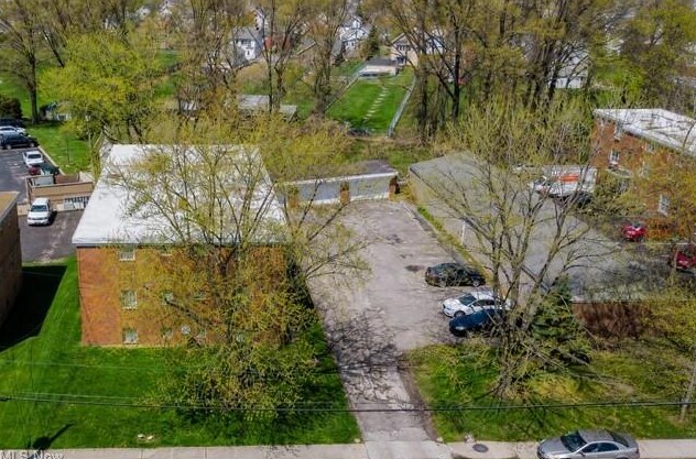 18911 Bella Dr, Cleveland, OH à vendre - Photo de l’immeuble – Image 2 sur 8