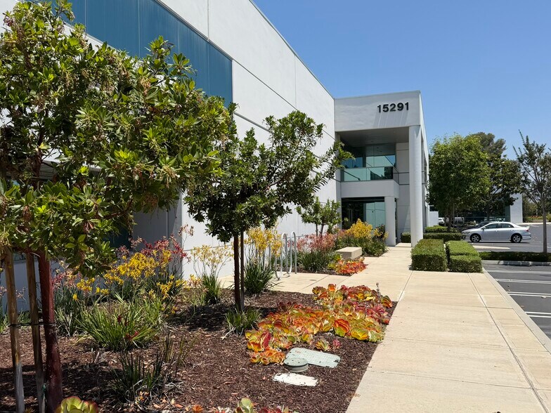 15291 Barranca Pky, Irvine, CA à louer - Photo de l’immeuble – Image 2 sur 11