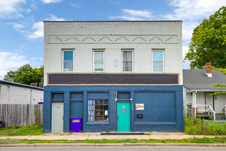 705 Richmond Hwy, Richmond, VA à vendre - Photo de l’immeuble – Image 1 sur 31