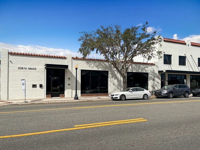 238 N Massachusetts Ave, Lakeland, FL à louer - Photo de l’immeuble – Image 3 sur 15