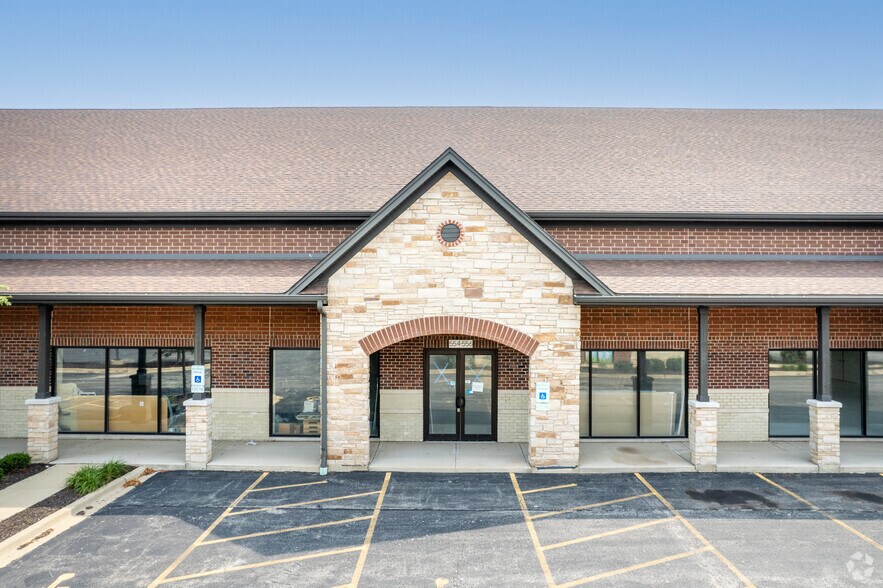 550-660 W Boughton Rd, Bolingbrook, IL à louer - Photo de l’immeuble – Image 3 sur 10