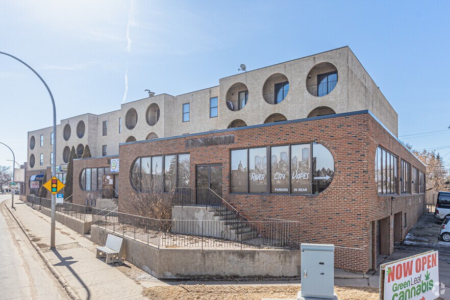 12046 Fort Rd NW, Edmonton, AB à louer - Photo de l’immeuble – Image 1 sur 36