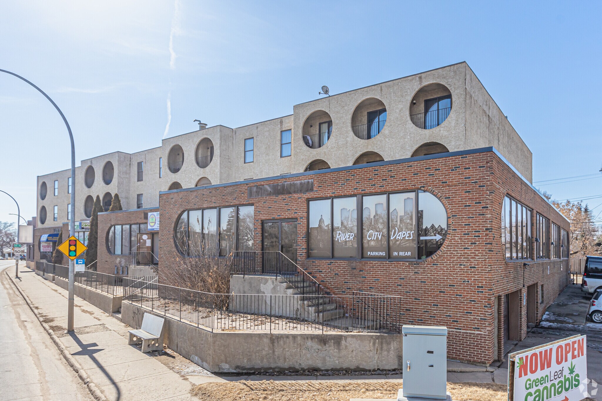 12046 Fort Rd NW, Edmonton, AB à louer Photo de l’immeuble– Image 1 sur 37