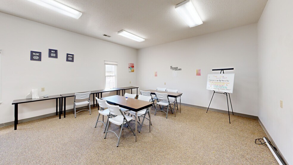 760 N New Hope Rd, Gastonia, NC à vendre - Numérisation 3D Matterport – Image 2 sur 25