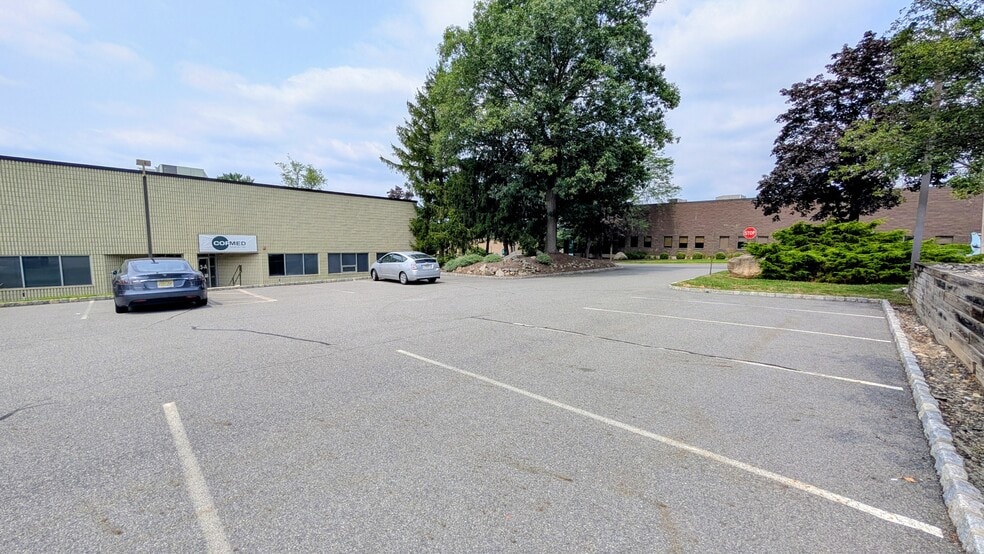 3 Pearl Ct, Allendale, NJ à louer - Photo de l’immeuble – Image 3 sur 4