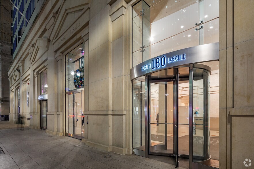 180 N LaSalle St, Chicago, IL à louer - Photo de l’immeuble – Image 3 sur 10