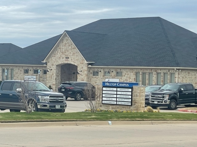 925 Hilltop Dr, Weatherford, TX à louer - Photo de l’immeuble – Image 2 sur 6