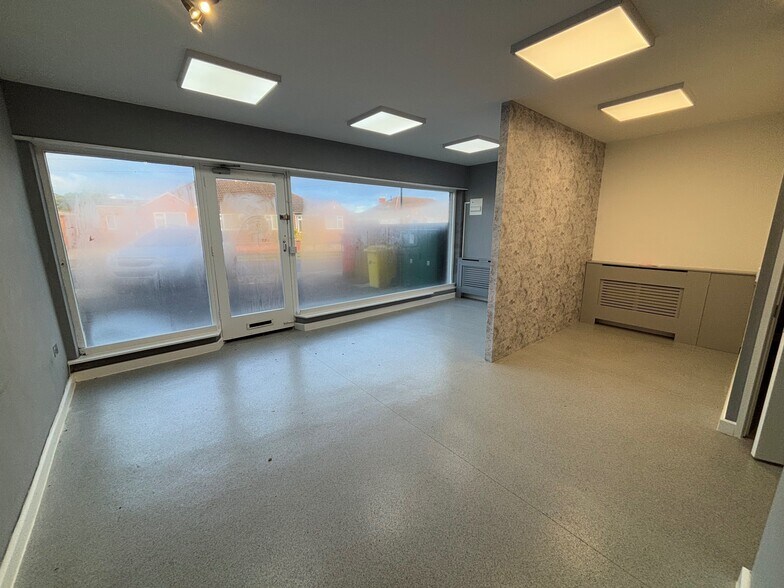 29-33 Portfields Rd, Newport Pagnell à louer - Photo de l’immeuble – Image 3 sur 13