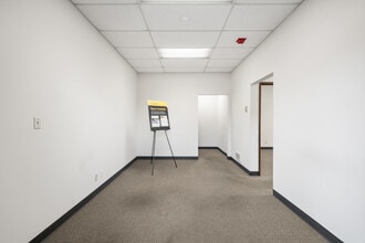 4002-4014 148th Ave NE, Redmond, WA à louer Photo intérieure– Image 1 sur 9