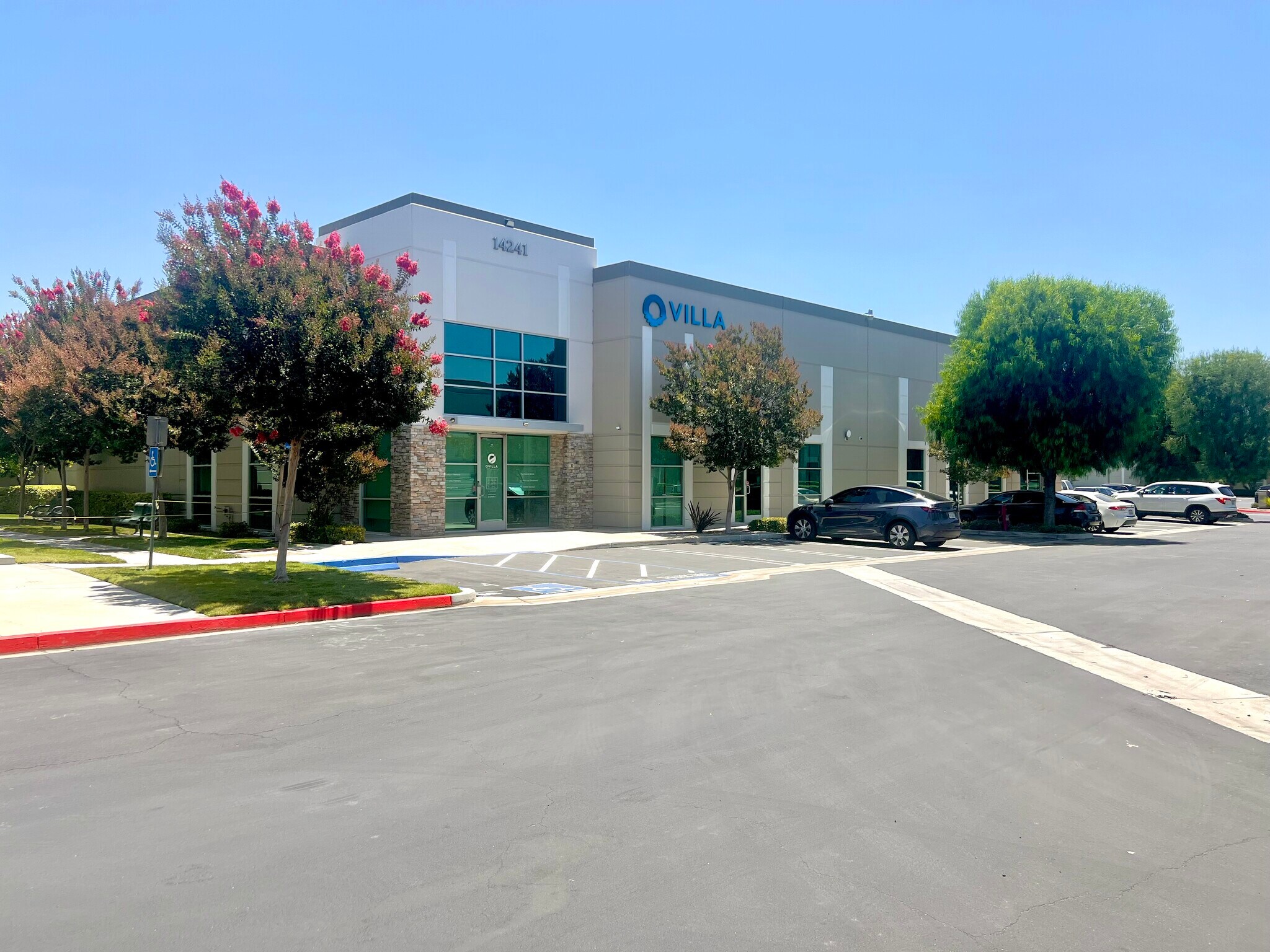 14241-14261 Fern Ave, Chino, CA à vendre Photo de l’immeuble– Image 1 sur 18