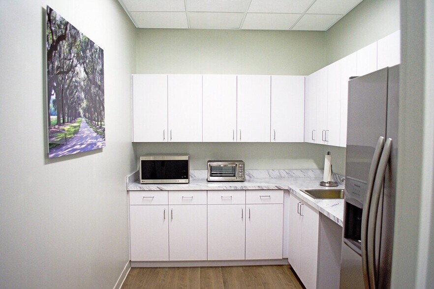 6047 Tyvola Glen Cir, Charlotte, NC à louer - Photo de l’immeuble – Image 3 sur 7