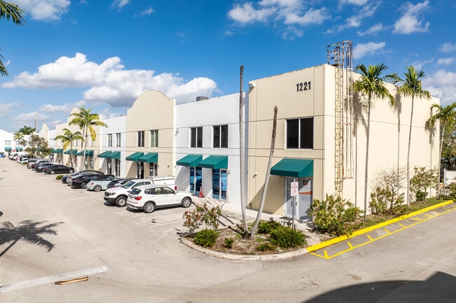 Plus de détails pour 1211 Stirling Rd, Dania Beach, FL - Industriel/Logistique à louer