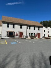 12 Parmenter Rd, Londonderry, NH à louer Photo de l’immeuble– Image 2 sur 4