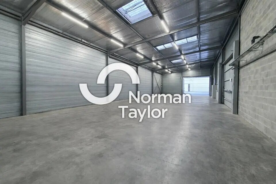 Local d’activités dans Saint-Martin-de-Seignanx à louer Photo de l’immeuble– Image 1 sur 8