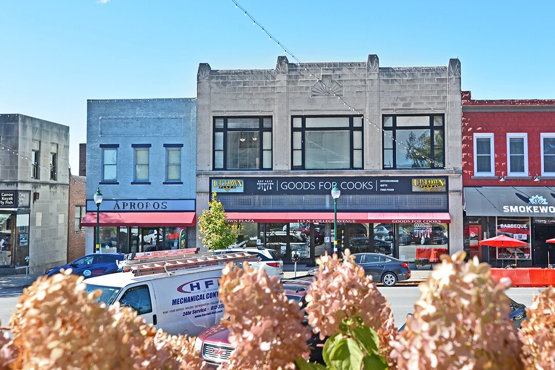 115 N College Ave, Bloomington, IN à louer Photo principale– Image 1 sur 9