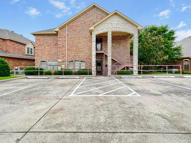 2438 Lillian Miller Pky, Denton, TX à louer - Photo de l’immeuble – Image 2 sur 23