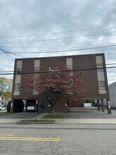 117 Central Ave, Hackensack, NJ à vendre Photo intérieure– Image 1 sur 1