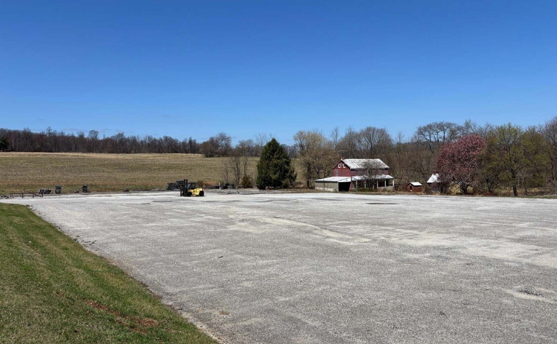 335 N Constitution Ave, New Freedom, PA à louer Photo de l’immeuble– Image 1 sur 2