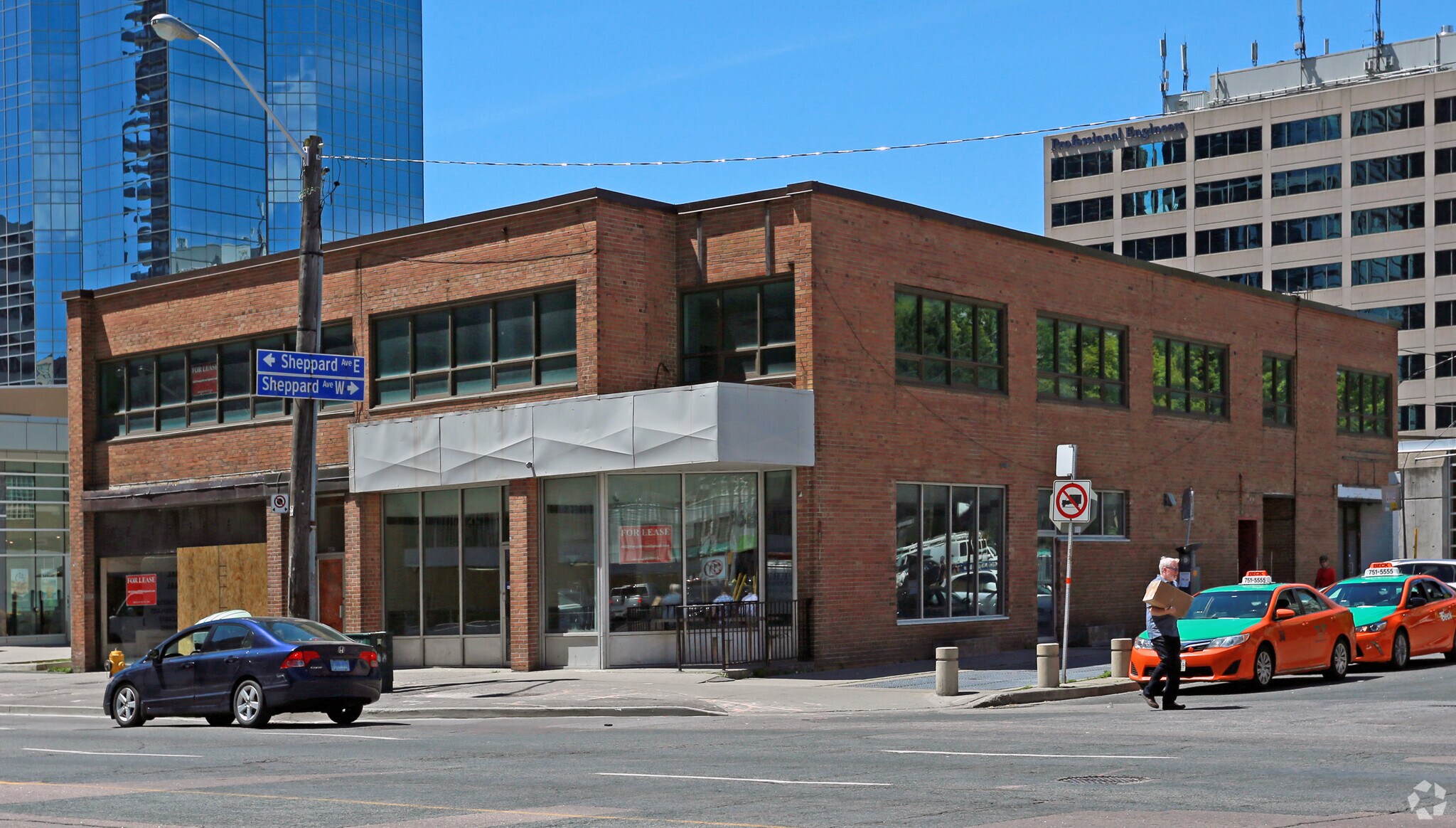 4822-4828 Yonge St, Toronto, ON à louer Photo principale– Image 1 sur 4