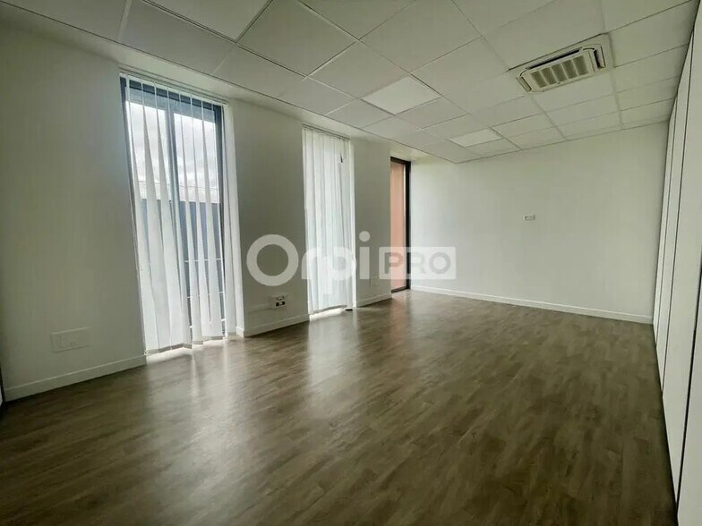 Bureau dans Reims à louer - Photo de l’immeuble – Image 3 sur 5