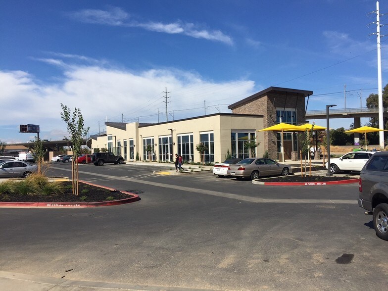 2910 Ramona Ave, Sacramento, CA à louer - Photo de l’immeuble – Image 1 sur 8