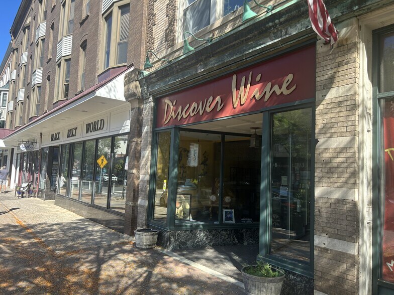 66 W Main St, Somerville, NJ à louer - Photo de l’immeuble – Image 3 sur 9