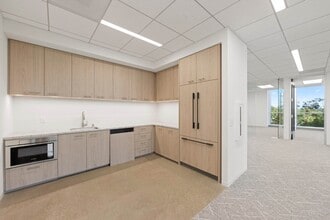 620 Newport Center Dr, Newport Beach, CA à louer Photo intérieure– Image 1 sur 5