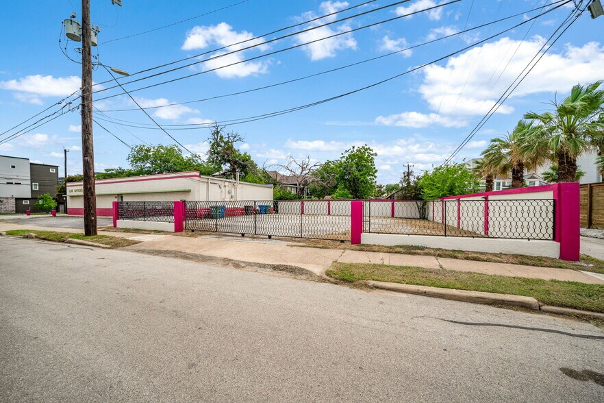 201 W Poplar St, San Antonio, TX à vendre - Photo de l’immeuble – Image 2 sur 42