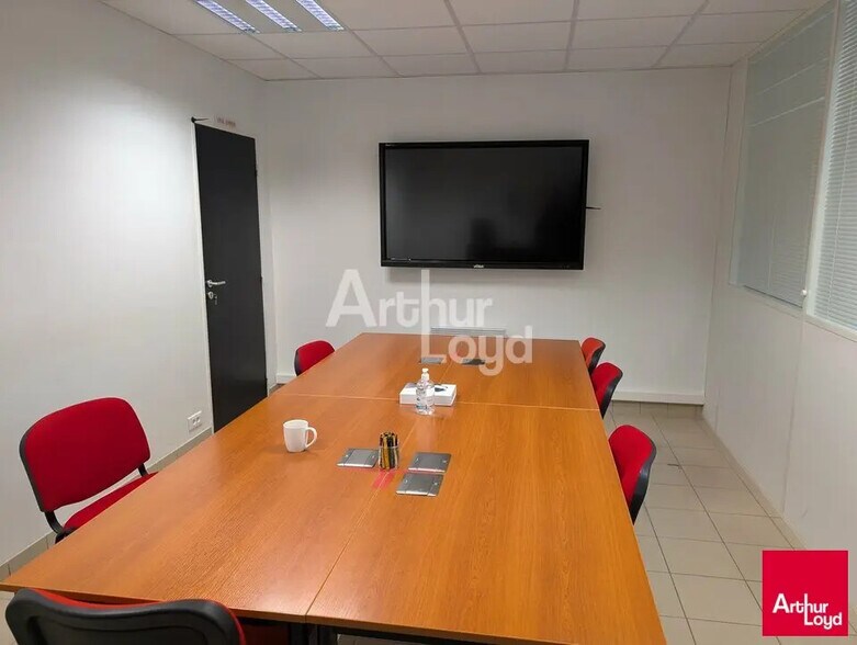 Local d’activités dans Le Rheu à louer - Photo de l’immeuble – Image 2 sur 5