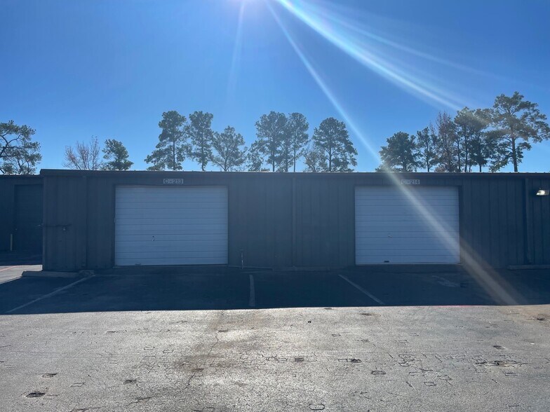 16261 Hollister St, Houston, TX à louer - Photo de l’immeuble – Image 3 sur 41