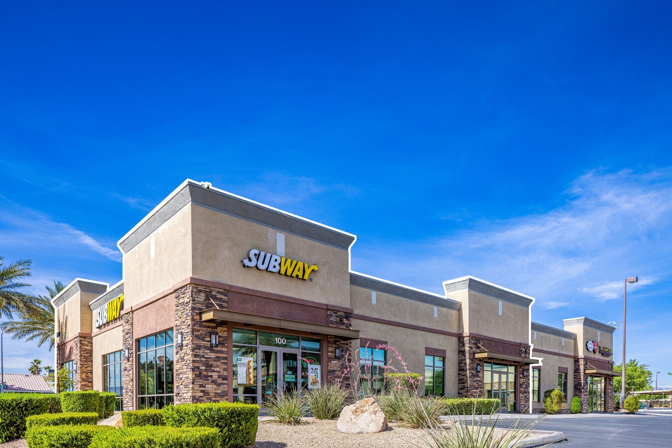 6889 S Eastern Ave, Las Vegas, NV 89119 - Lot B & C -  - Photo intérieure - Image 1 of 2