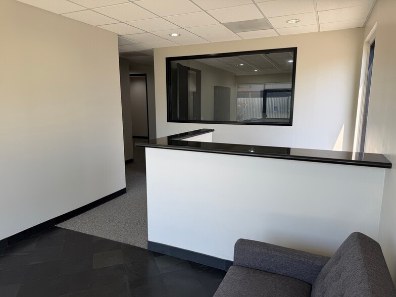 1855 S Santa Cruz St, Anaheim, CA à louer - Hall d’entrée – Image 3 sur 23