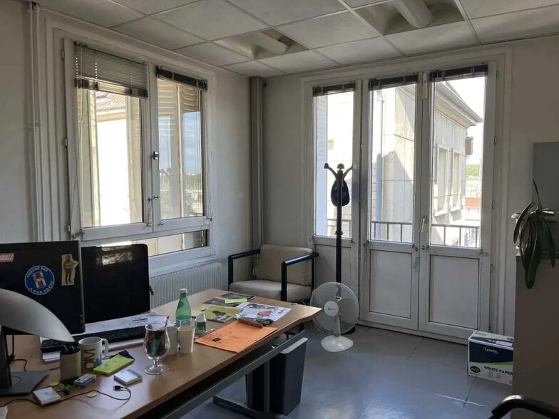 Bureau dans Creil à vendre - Photo de l’immeuble – Image 2 sur 4