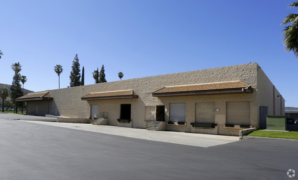 12155 Magnolia Ave, Riverside, CA à louer - Photo principale – Image 1 sur 6