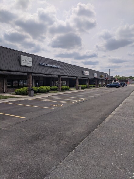 621-633 Harlem Rd, Machesney Park, IL à louer - Photo de l’immeuble – Image 3 sur 4