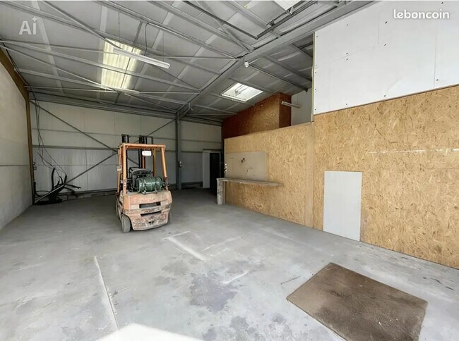 Plus de détails pour Local d'activités à louer