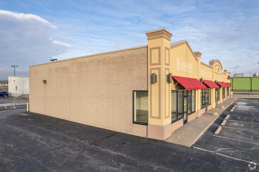 3015 N Holland Sylvania Rd, Toledo, OH à louer - Photo de l’immeuble – Image 3 sur 9
