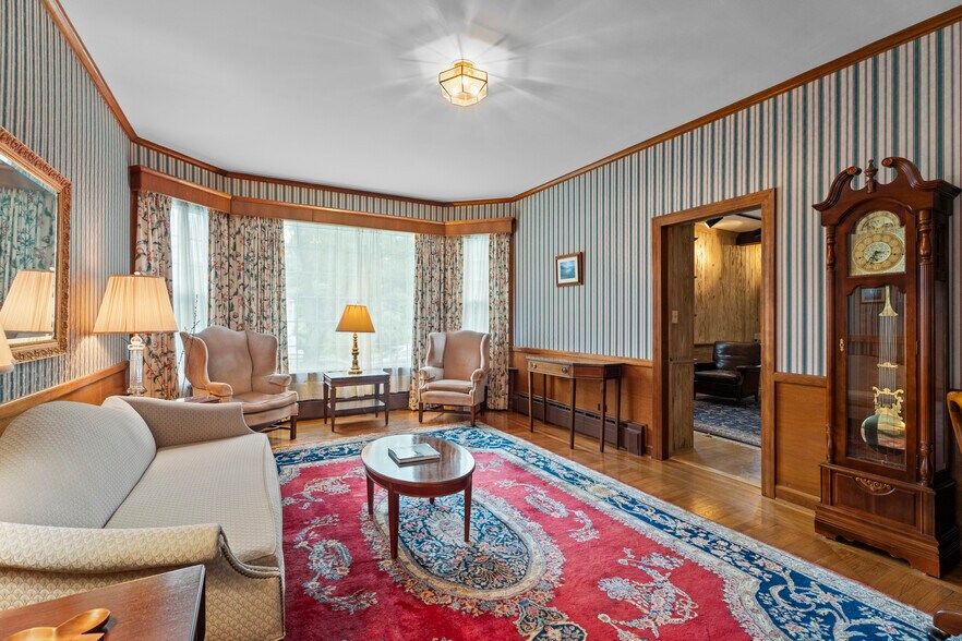 32 E Main St, Mystic, CT à vendre - Photo intérieure – Image 3 sur 75