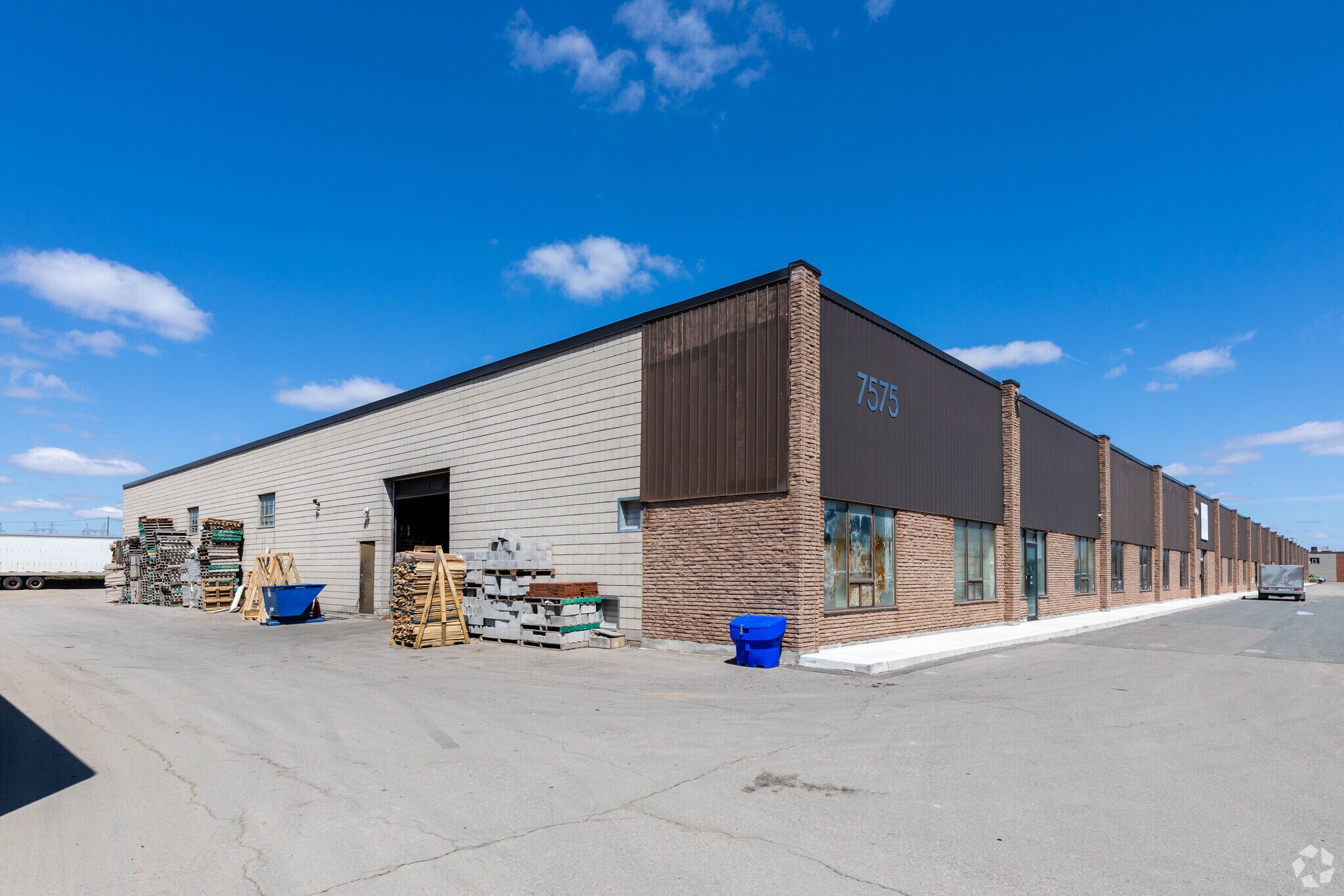 7575 Kimbel St, Mississauga, ON à louer Photo principale– Image 1 sur 4