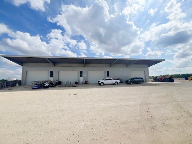 1164 FM 2367, Carrizo Springs, TX à vendre - Photo de l’immeuble – Image 2 sur 11